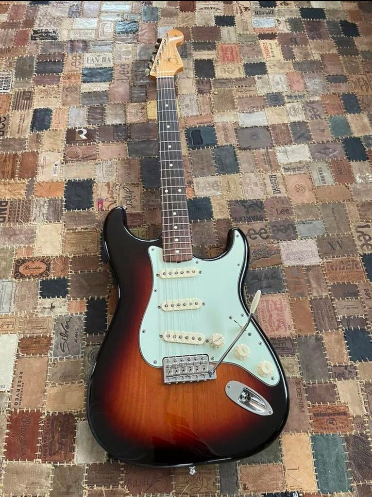 Prachtige Fender Vintera 60s Stratocaster Sunburst, Ophalen, Gebruikt, Solid body, Fender