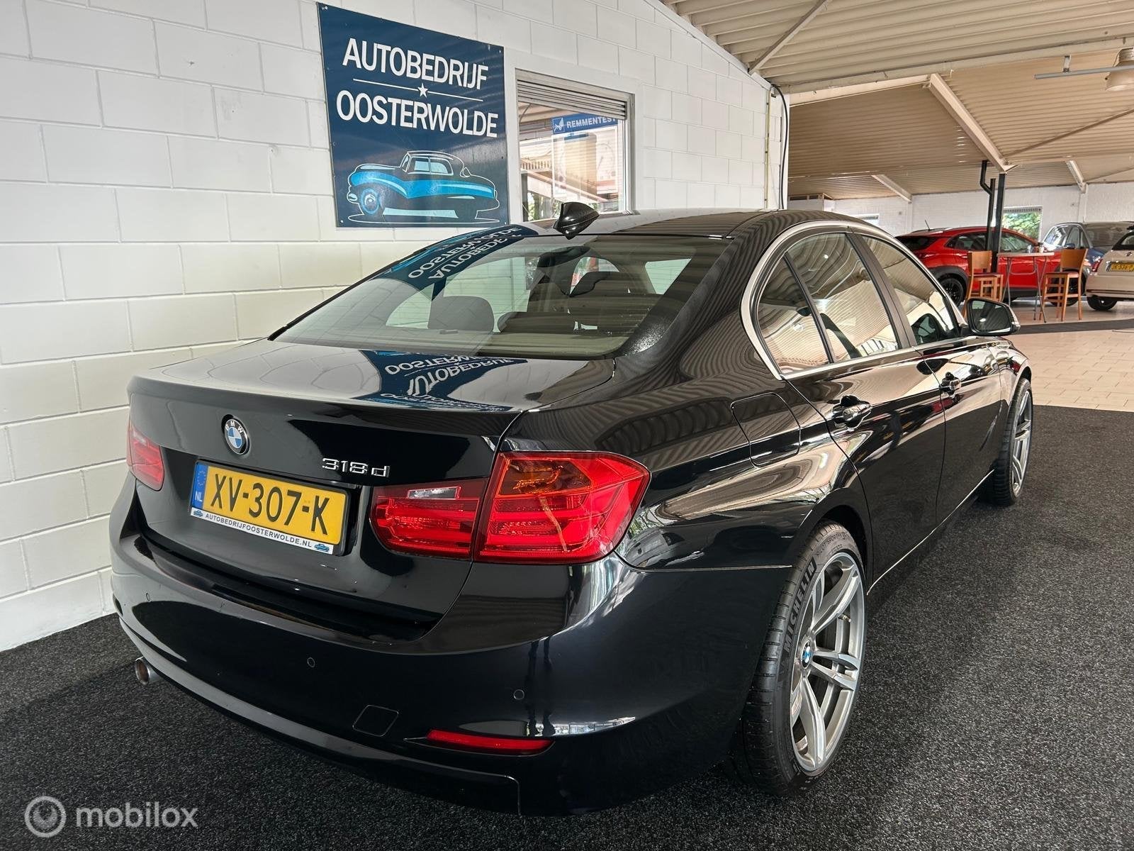 BMW 3-serie 318d High Executive Airco - Navi - Cruise - Stoe, 1385 kg, Achterwielaandrijving, Euro 6, 4 stoelen
