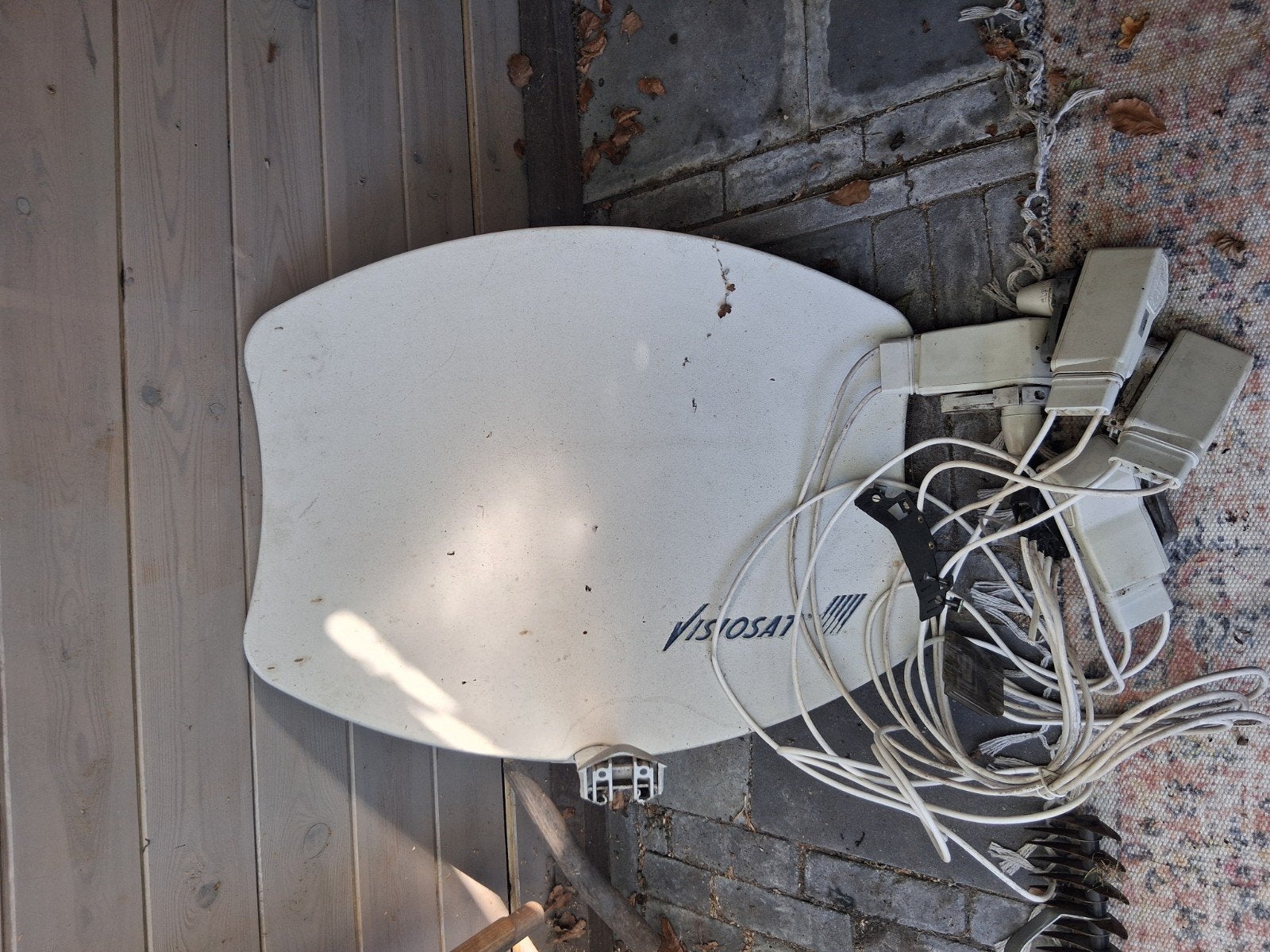 Visiosat satelliet schotel inclusief  4 x quad LNBs, Ophalen
