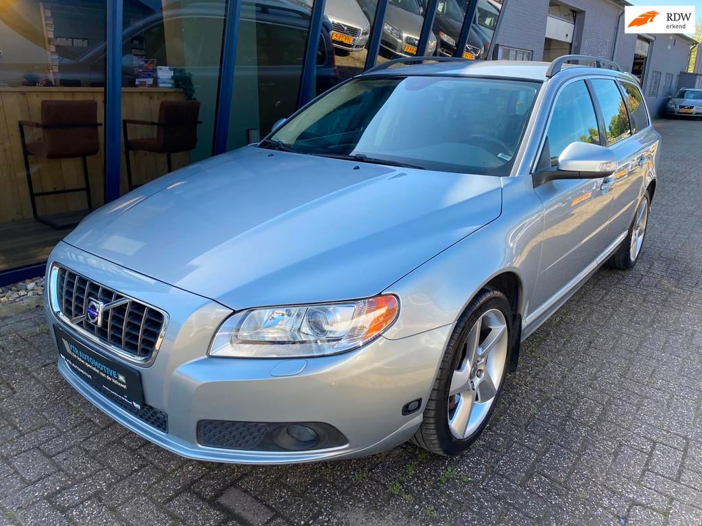 Volvo V70 2.5T Summum 200PK LEER / 18'' VELGEN / DAKSPOILER, Voorwielaandrijving, Gebruikt, Zwart, 2521 cc