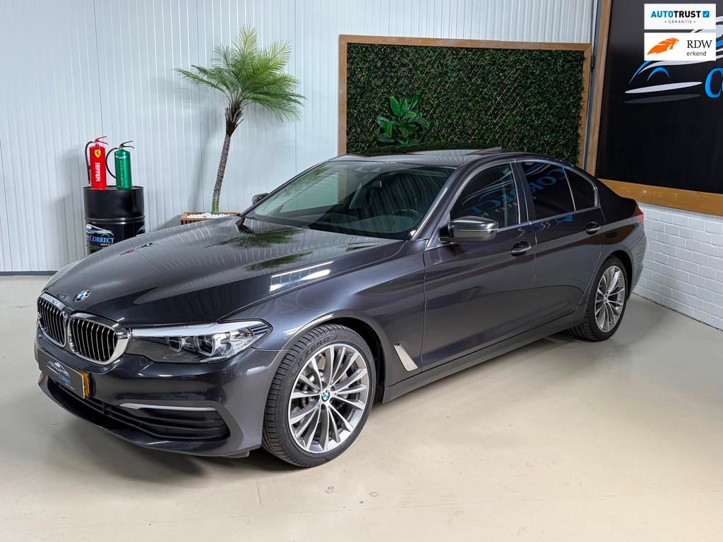 BMW 5-serie 530i xDrive High Executive|Schuifdak|Memory|Trek, Auto's, BMW, Automaat, 1998 cc, Gebruikt, Euro 6
