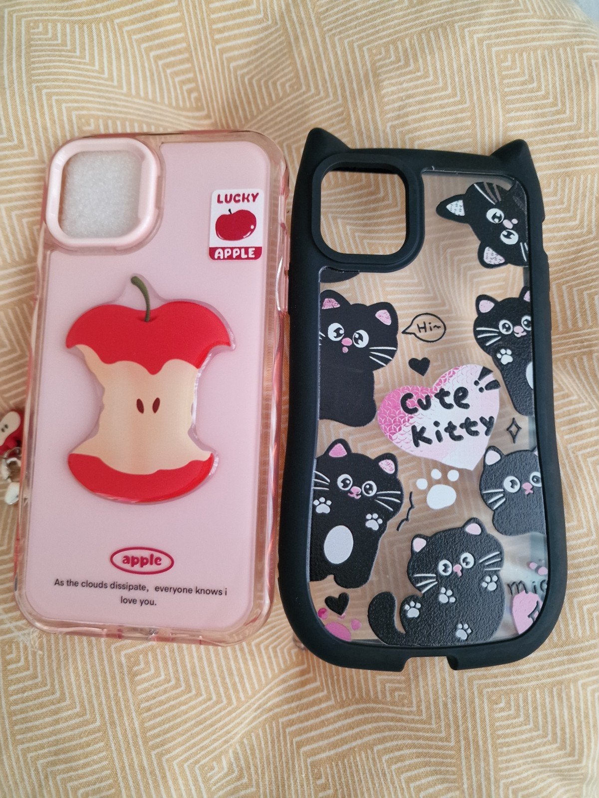 2x iPhone 11 Pro Max Bumpers - Roze Appel & Zwarte Kat, Kunststof, Hoesje of Tasje, Ophalen of Verzenden, IPhone 11 Pro Max