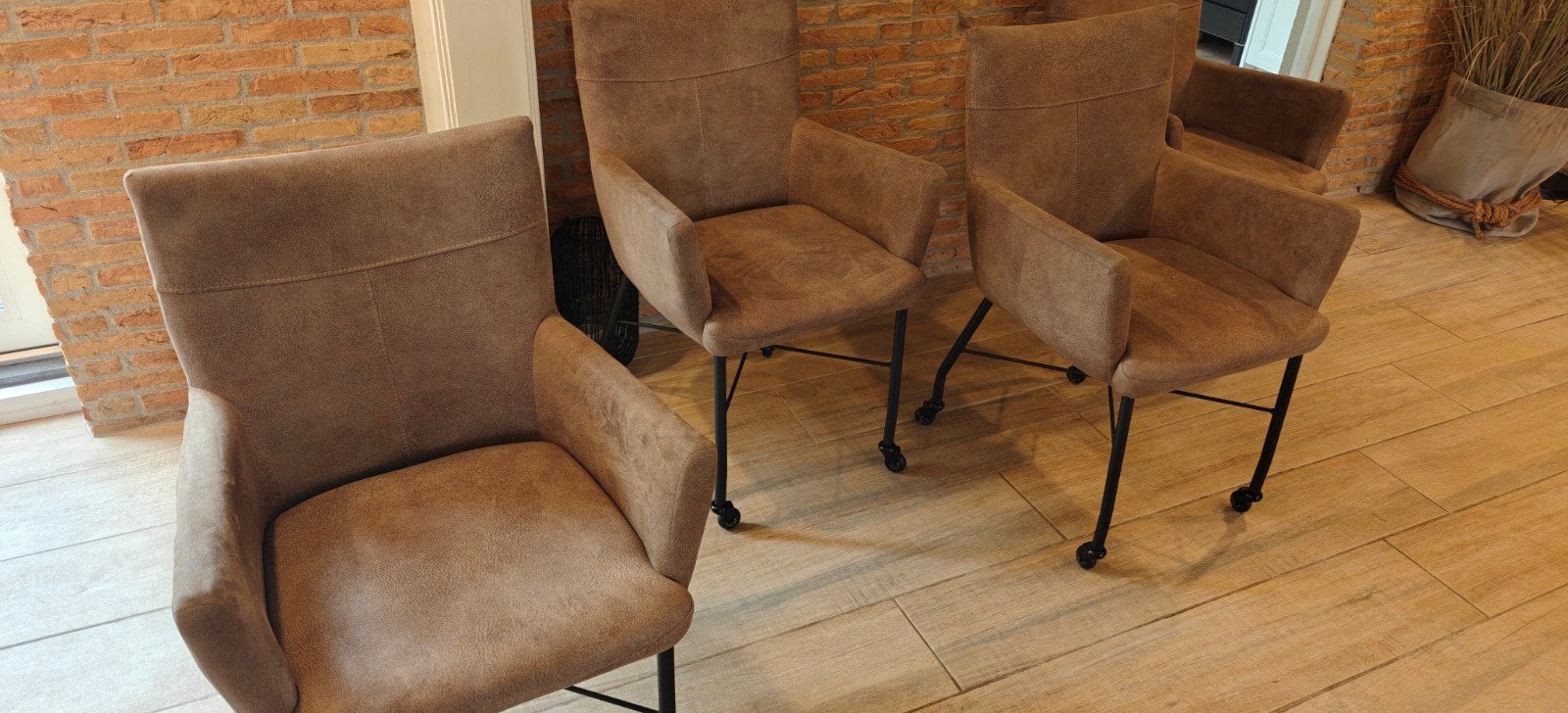Zolina microvezel zorro-taupe eetkamerstoelen met armleuning, Huis en Inrichting, Ophalen, Modern, Comfortabel, Bruin, Zo goed als nieuw