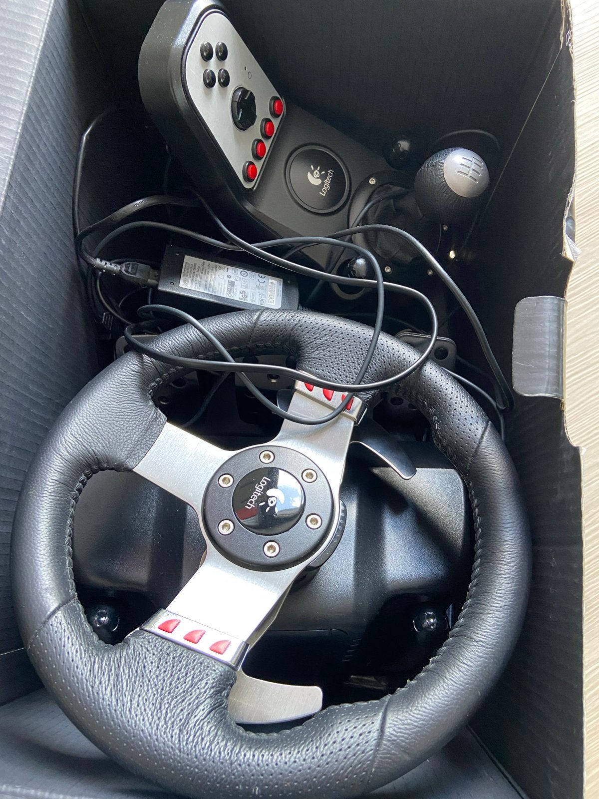 Logitech G27 Racing Wheel - Zo goed als nieuw, Spelcomputers en Games, Ophalen of Verzenden, Overige merken, Zo goed als nieuw