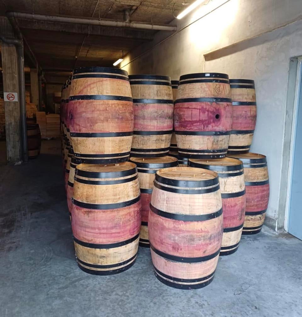 Eikenhouten regenton/ wijnvat met zwarte banden, Tuin en Terras, Regentonnen, Ophalen, 150 liter of meer, Zo goed als nieuw, Bb