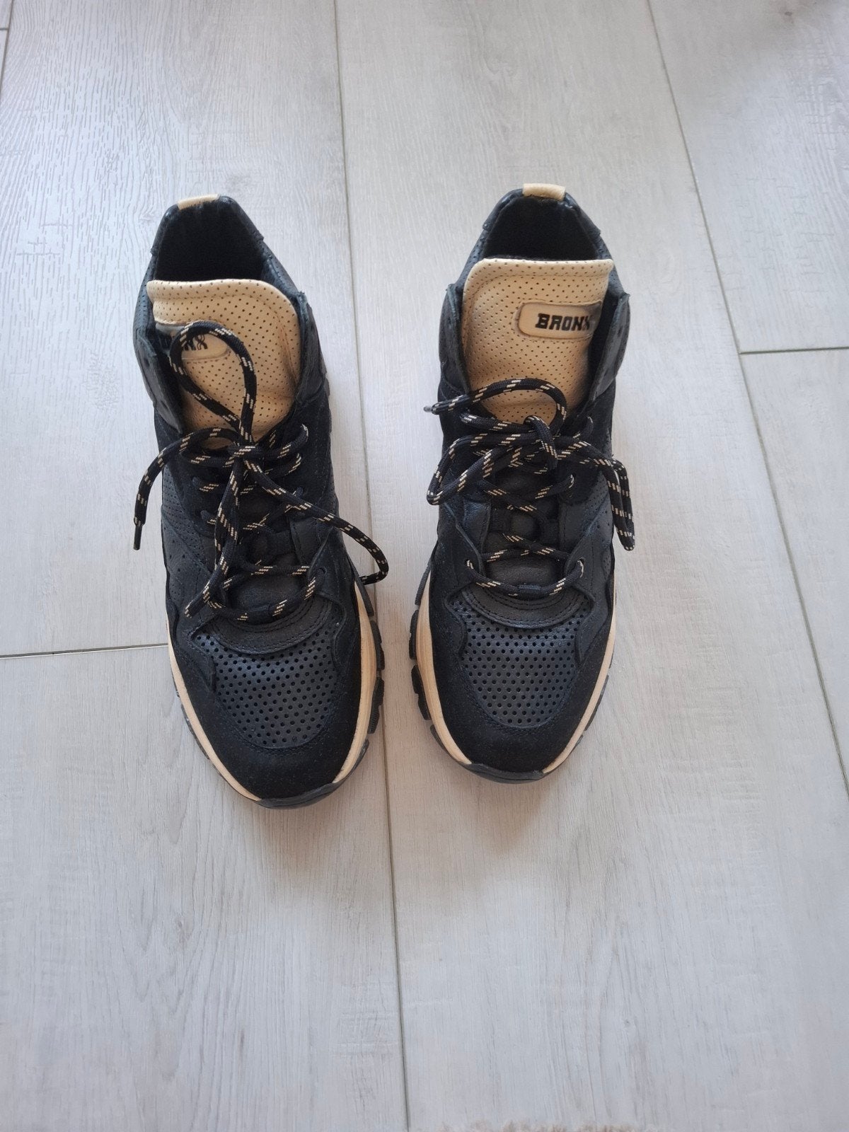Bronx Sneakers Maat 40 Zwart Ecru, Ophalen of Verzenden, Zo goed als nieuw, Zwart, Sneakers of Gympen