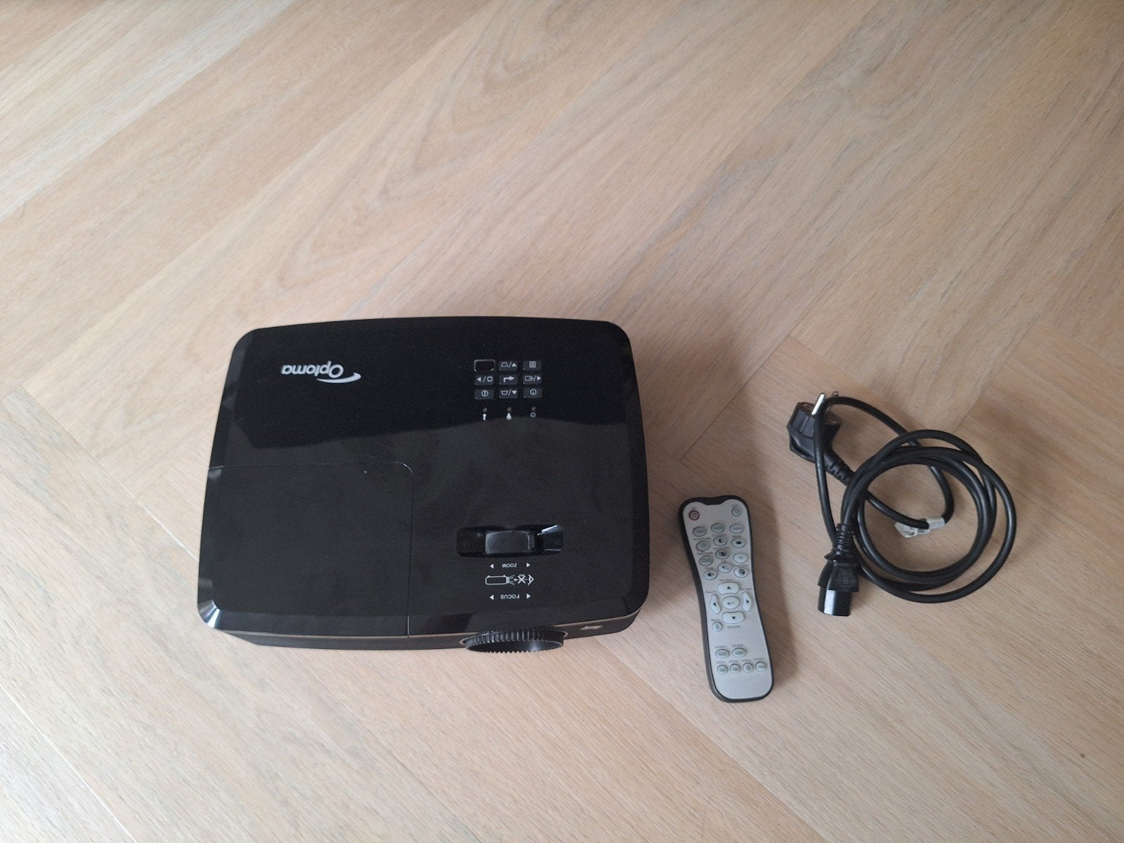 Optoma Full HD DLP beamer, slechts 35 lampuren (zie foto 2), Ophalen of Verzenden, Zo goed als nieuw, DLP, Full HD (1080)
