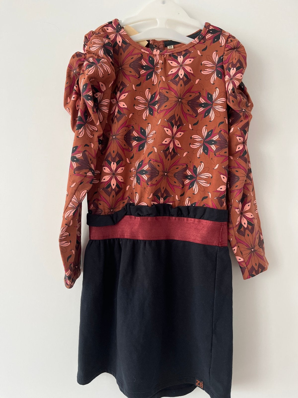 Z8 Jurk met bloemenprint en zwarte rok - Maat 116/122, Ophalen of Verzenden, Gebruikt, Meisje, Jurk of Rok