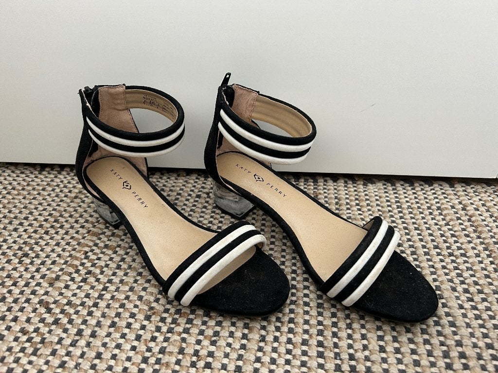 Mooie zwart witte KATY PERRY schoenen in maat 36, Zwart, Zo goed als nieuw, Katy perry, Sandalen of Muiltjes