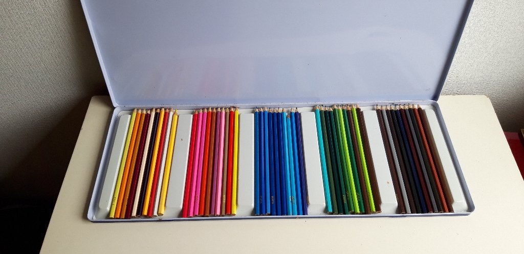 Grote doos met kleurpotloden 50 stuks, Ophalen of Verzenden, Zo goed als nieuw, Potlood of Stift