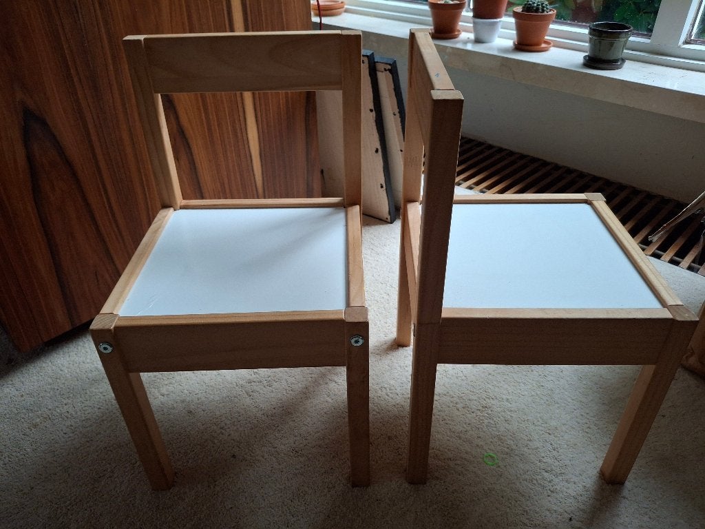 Ikea LÄTT tafel en 2 stoelen peuter-kleuter, Kinderen en Baby's, Ophalen, Gebruikt, Tafel(s) en Stoel(en)