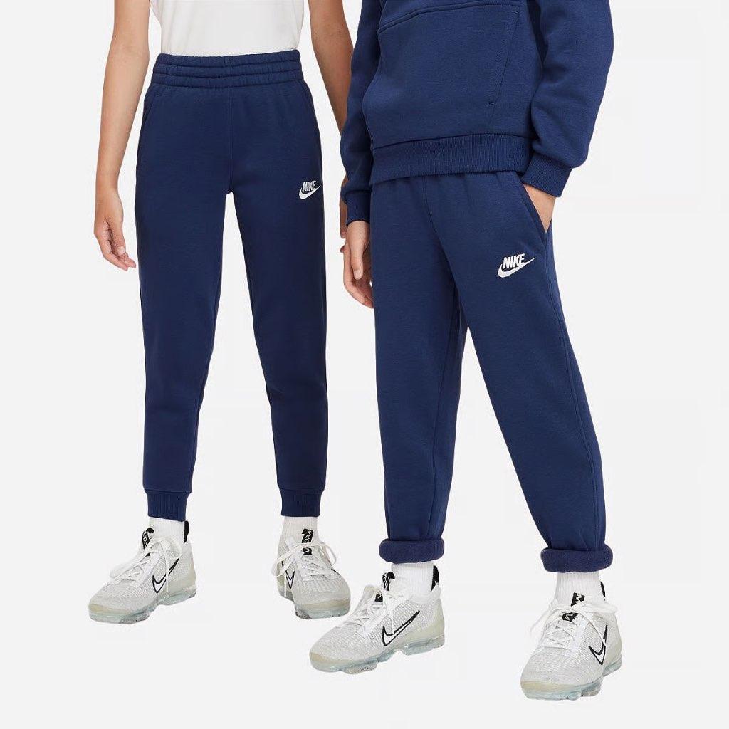 2 Nike Club Joggingbroeken – maat 150, Broek, Gebruikt, Jongen of Meisje, Ophalen of Verzenden