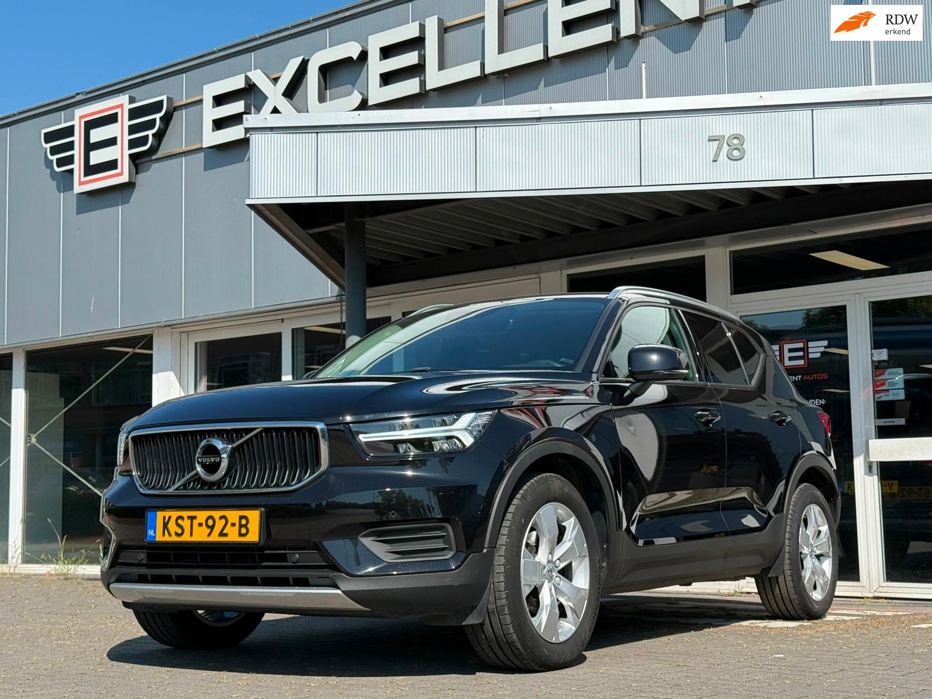 Volvo XC40 1.5 T2 Momentum Business|Camera|Keyless, Auto's, Dealer onderhouden, Gebruikt, Zwart, 129 pk