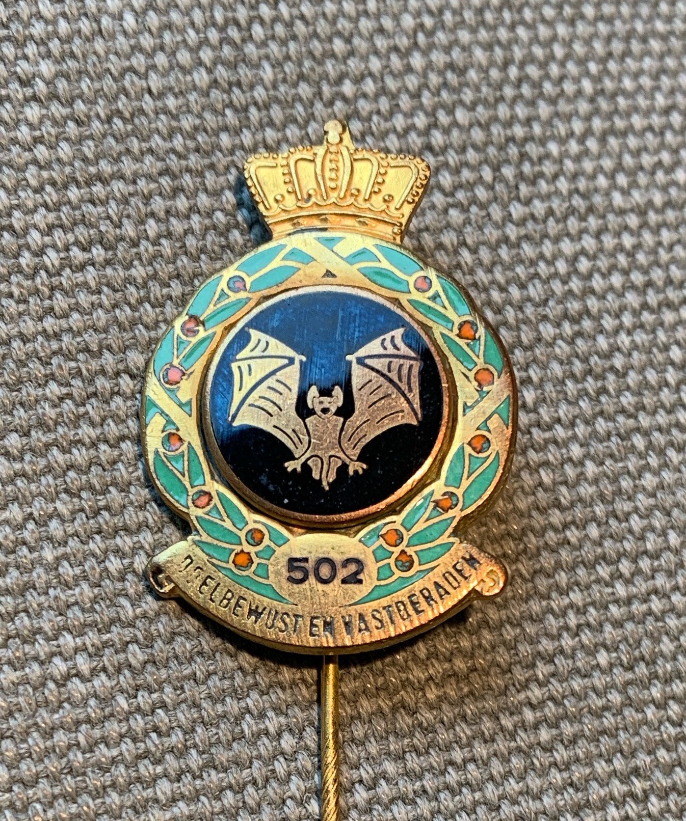 Militair speldje 502 squadron, Ophalen of Verzenden, Luchtmacht, Nederland, Embleem of Badge