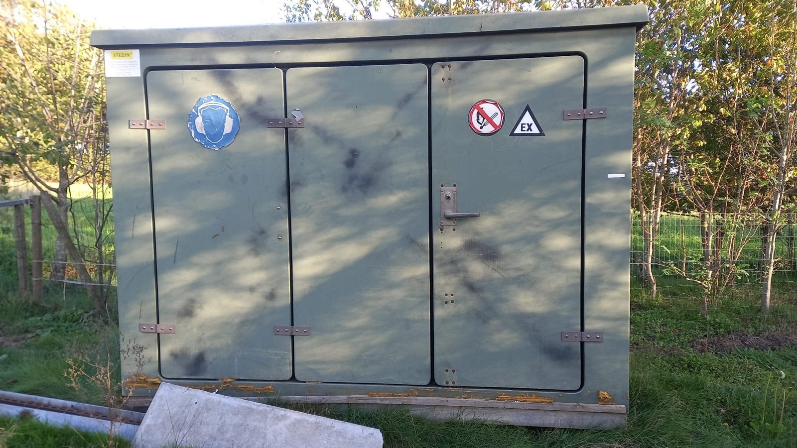 Robuuste Buitenbehuizing/Kast - Weerbestendig, Ophalen, Gebruikt