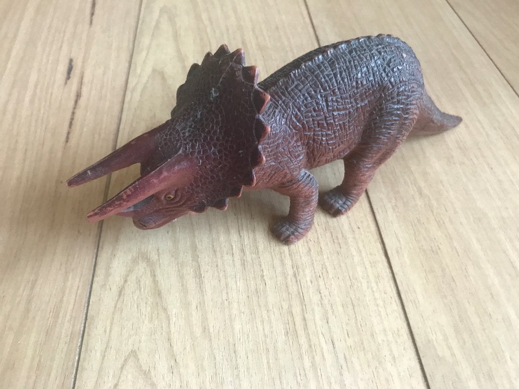 Dinosaurus Triceratops 33 x 12 cm, Ophalen of Verzenden, Zo goed als nieuw, Reptiel of Amfibie, Overige typen