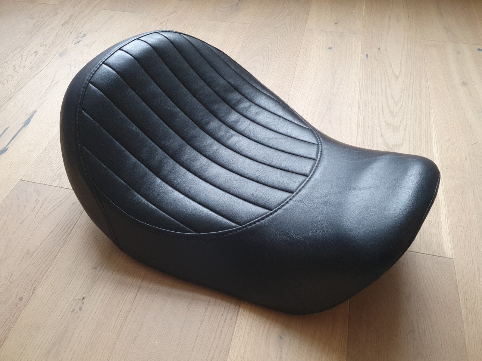 Origineel Harley Davidson Dyna Street Bob FXDB solo zadel, Ophalen of Verzenden, Gebruikt