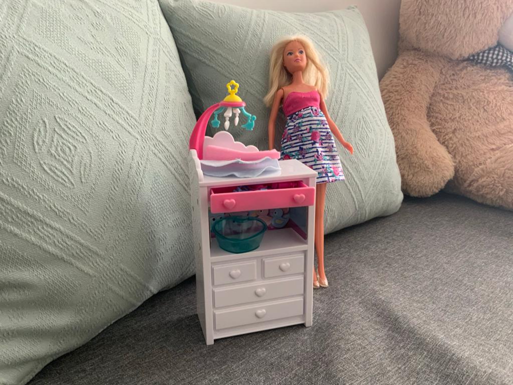 Barbie met commode en accessoires, Ophalen, Zo goed als nieuw