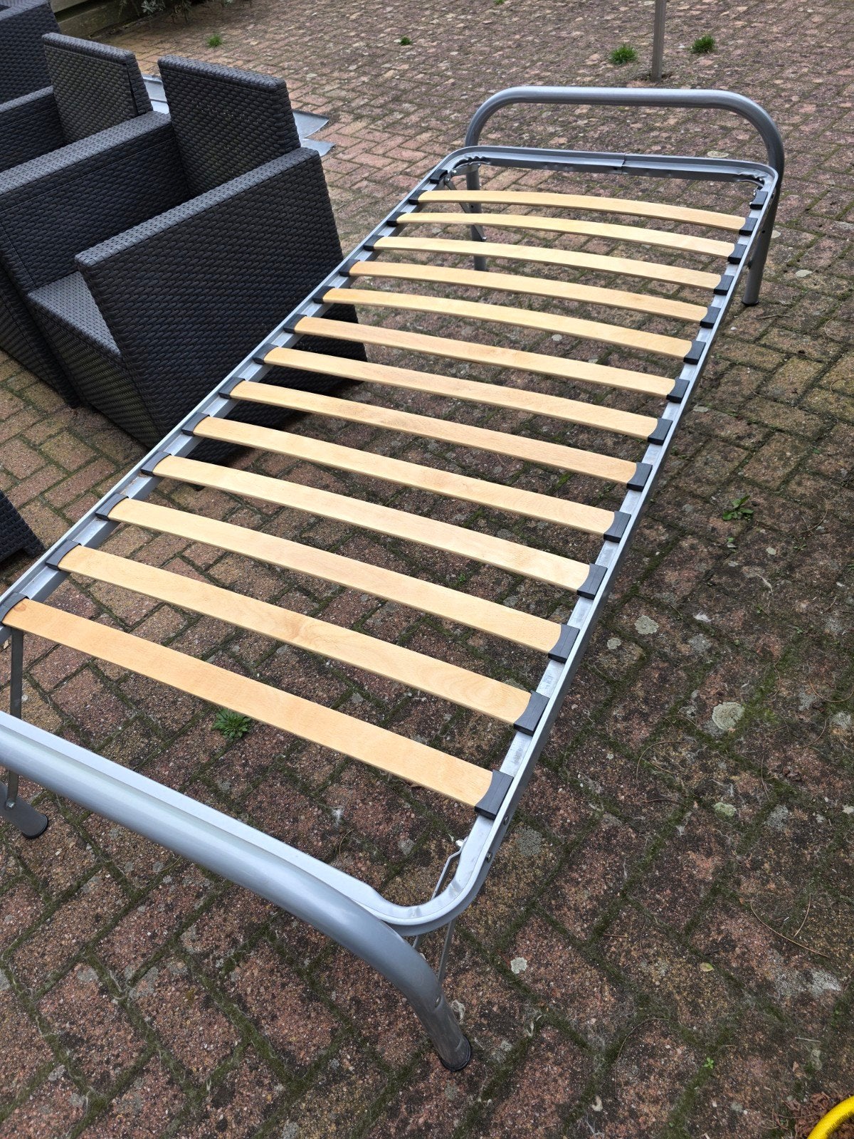 Logeerbed 90 x 200 (inklapbaar), Huis en Inrichting, Ophalen, Gebruikt, 90 cm, Eenpersoons