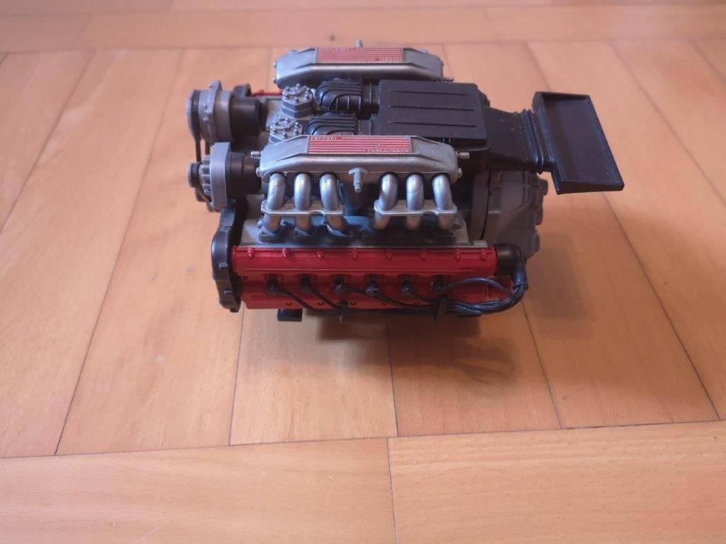 Engine 1/8 scale for Pocher Testarossa, Hobby en Vrije tijd, Modelauto's | 1:5 tot 1:12, Ophalen of Verzenden, Zo goed als nieuw