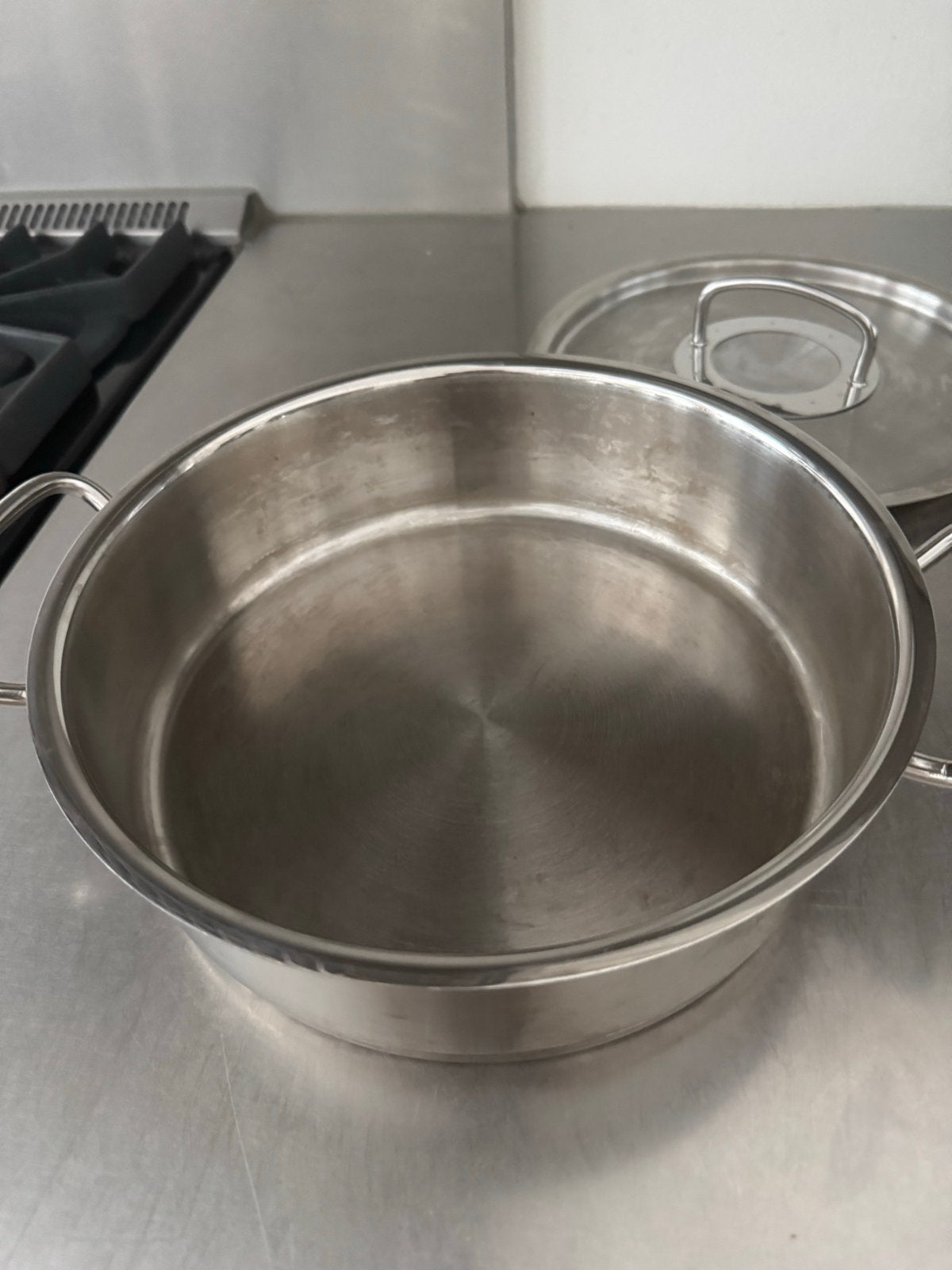 Fissler RVS lage pan 2.0L met Deksel - diameter ~26cm, Ophalen of Verzenden, Gebruikt, Rvs, Kookpan of Snelkookpan