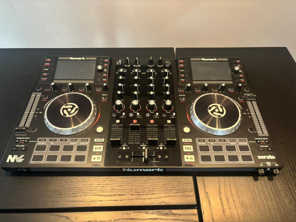 Numark NVII met op maat gemaakte flightcase, Ophalen, Gebruikt, Dj-set, Numark