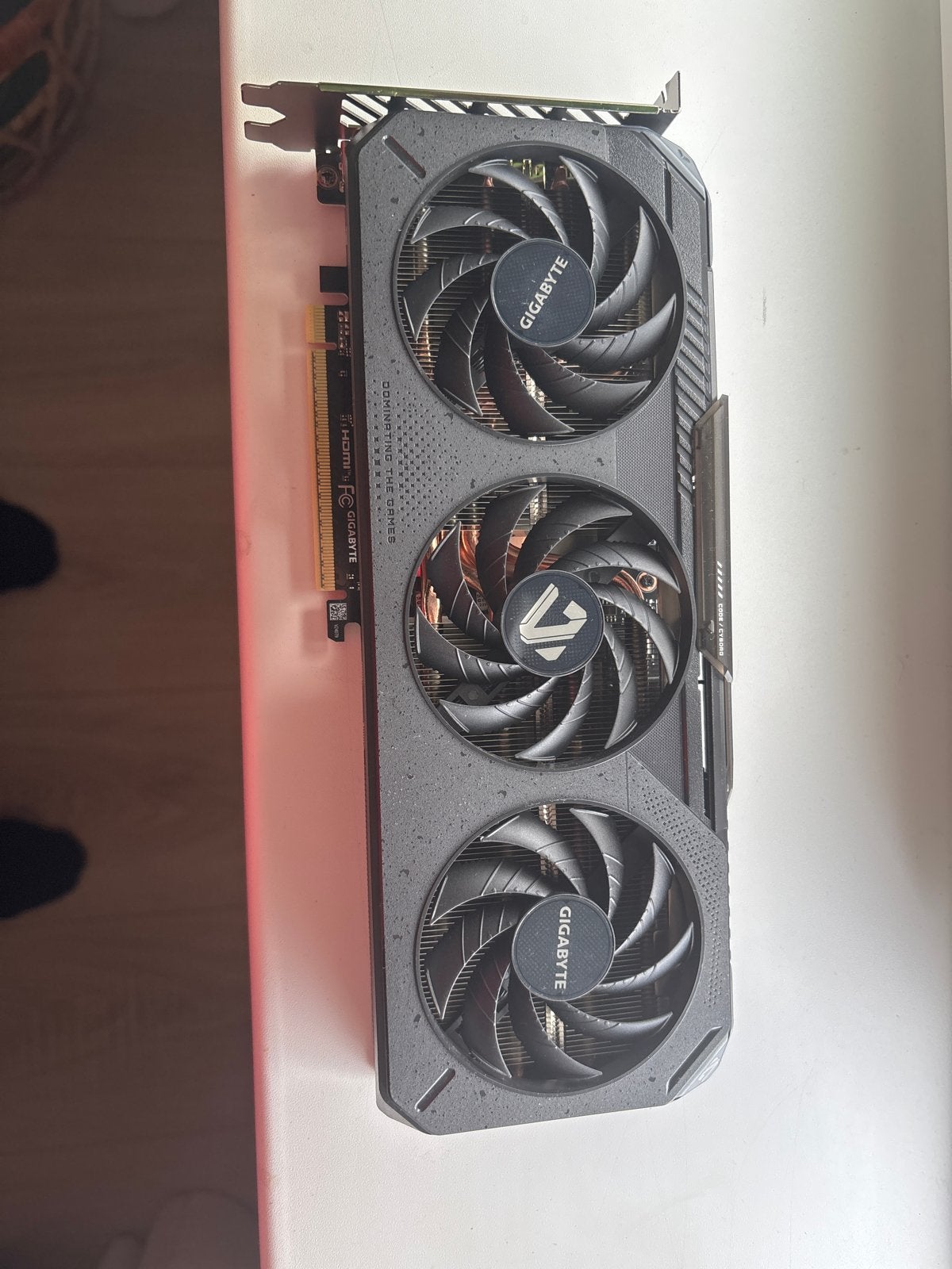 GIGABYTE Radeon RX 9060 XT Gaming OC 16GD Videokaart, Computers en Software, Videokaarten, Ophalen, GDDR6, PCI-Express 4, Zo goed als nieuw