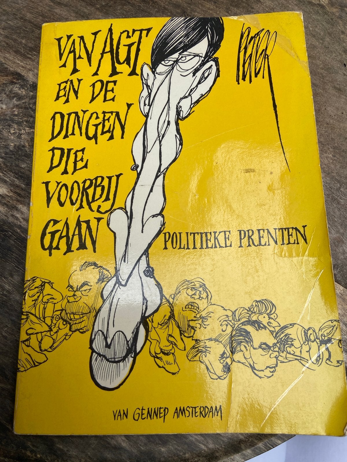 Van Agt en de Dingen die Voorbij Gaan - Politieke Prenten, Ophalen of Verzenden, Gelezen, Eén auteur