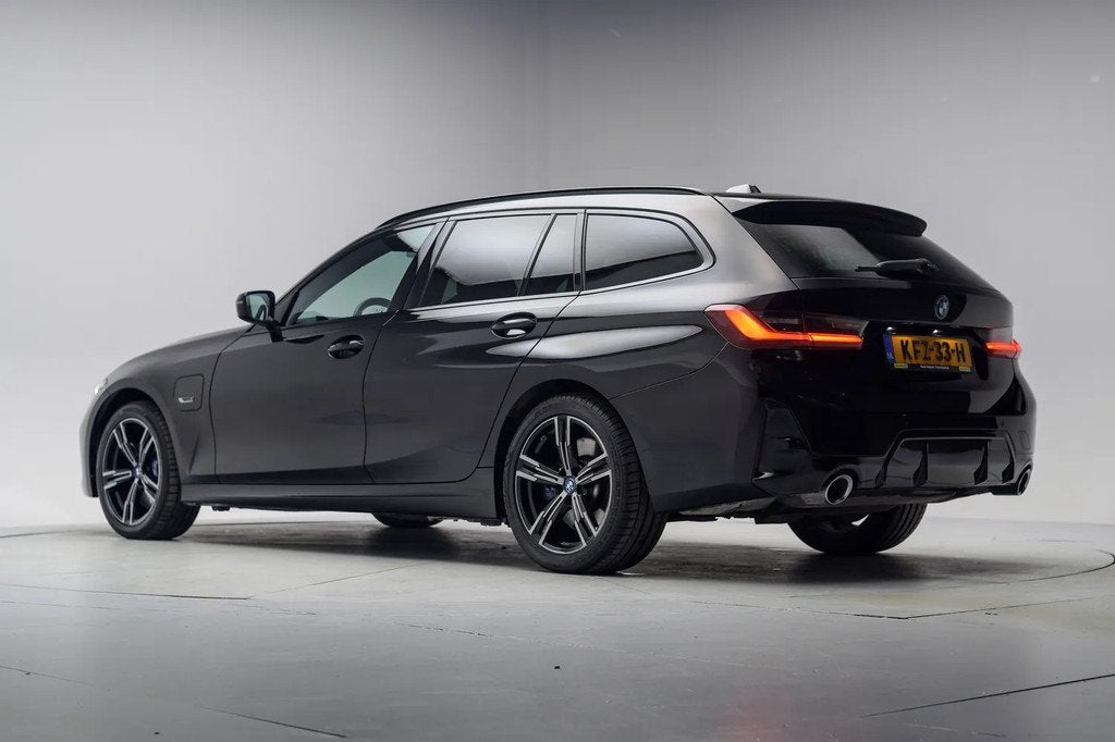 BMW 3 Serie Touring 330e M Sport [ Pano H/K Memory ACC ], Auto's, BMW, Automaat, 1998 cc, 1800 kg, Gebruikt