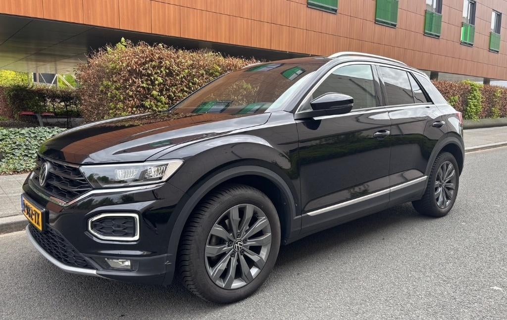 Volkswagen T-Roc 1.5 TSI Sport BnsR | Automaat | Panodak, Auto's, Volkswagen, Stof, 4 cilinders, 150 pk, Zwart