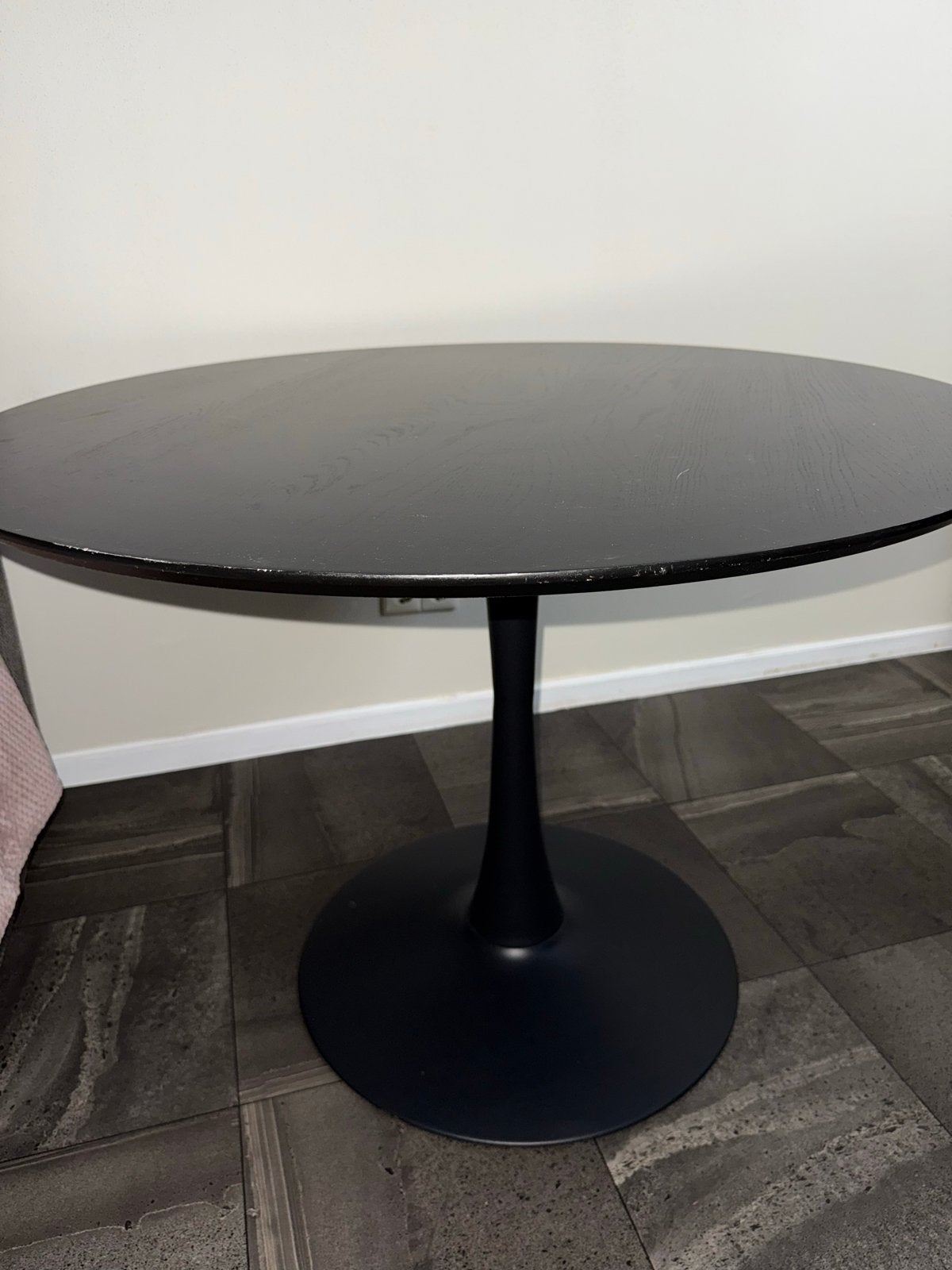 Zwarte ronde eettafel met trompetvoet, Ophalen, Gebruikt, Rond, Tot twee personen