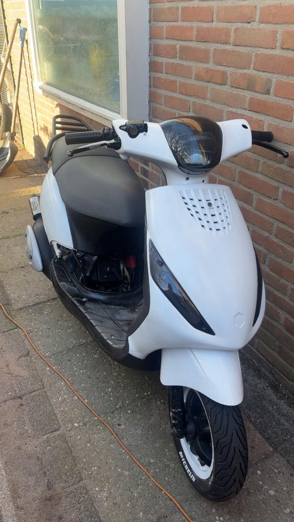 Zip 70, Fietsen en Brommers, Ophalen, Zo goed als nieuw, Benzine, Zip