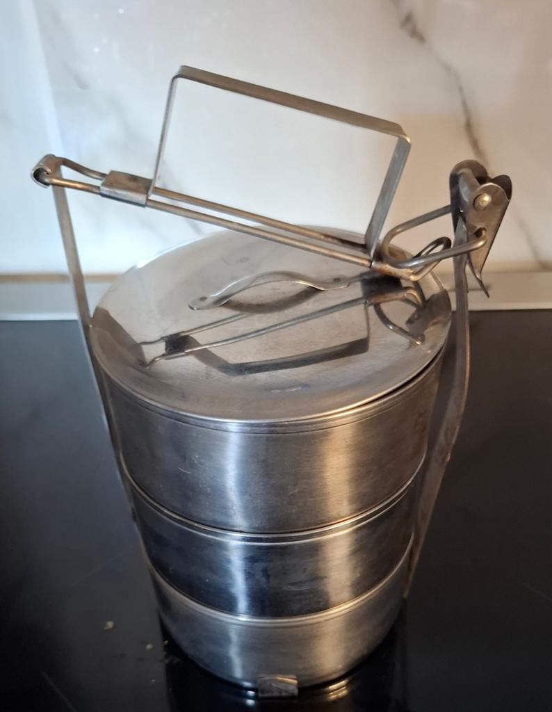 Vintage roestvrijstalen broodtrommel / tiffin box, Gebruikt, Zilver, Ophalen of Verzenden, Metaal