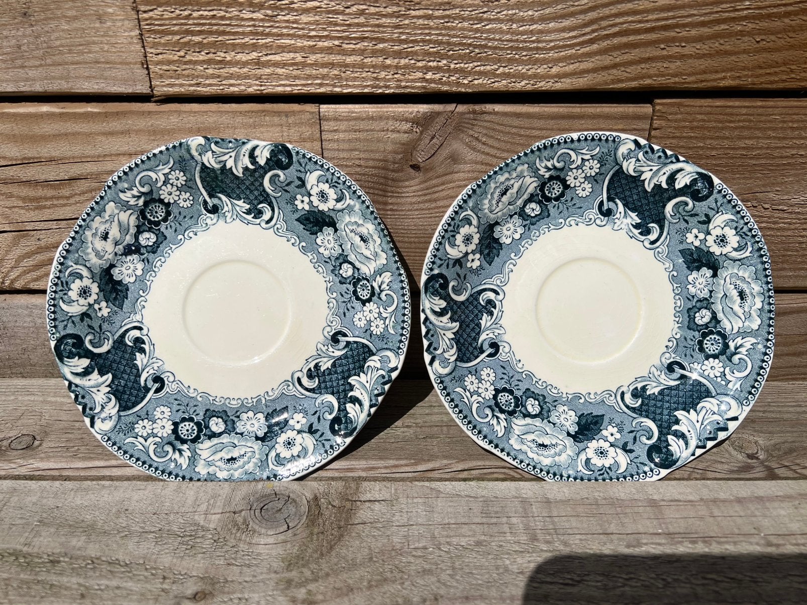 2 Societe Ceramique Maestricht schotels blauw-wit met bloem, Ophalen of Verzenden