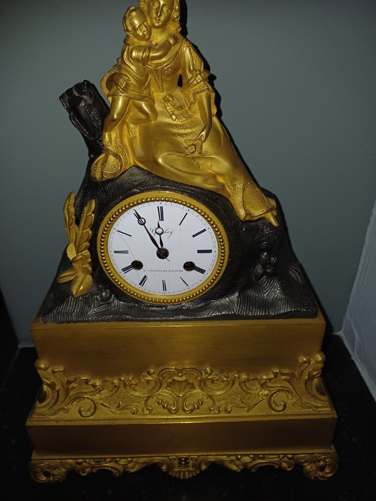 Antieke Franse pendule klok met moeder en kind beeld, Ophalen