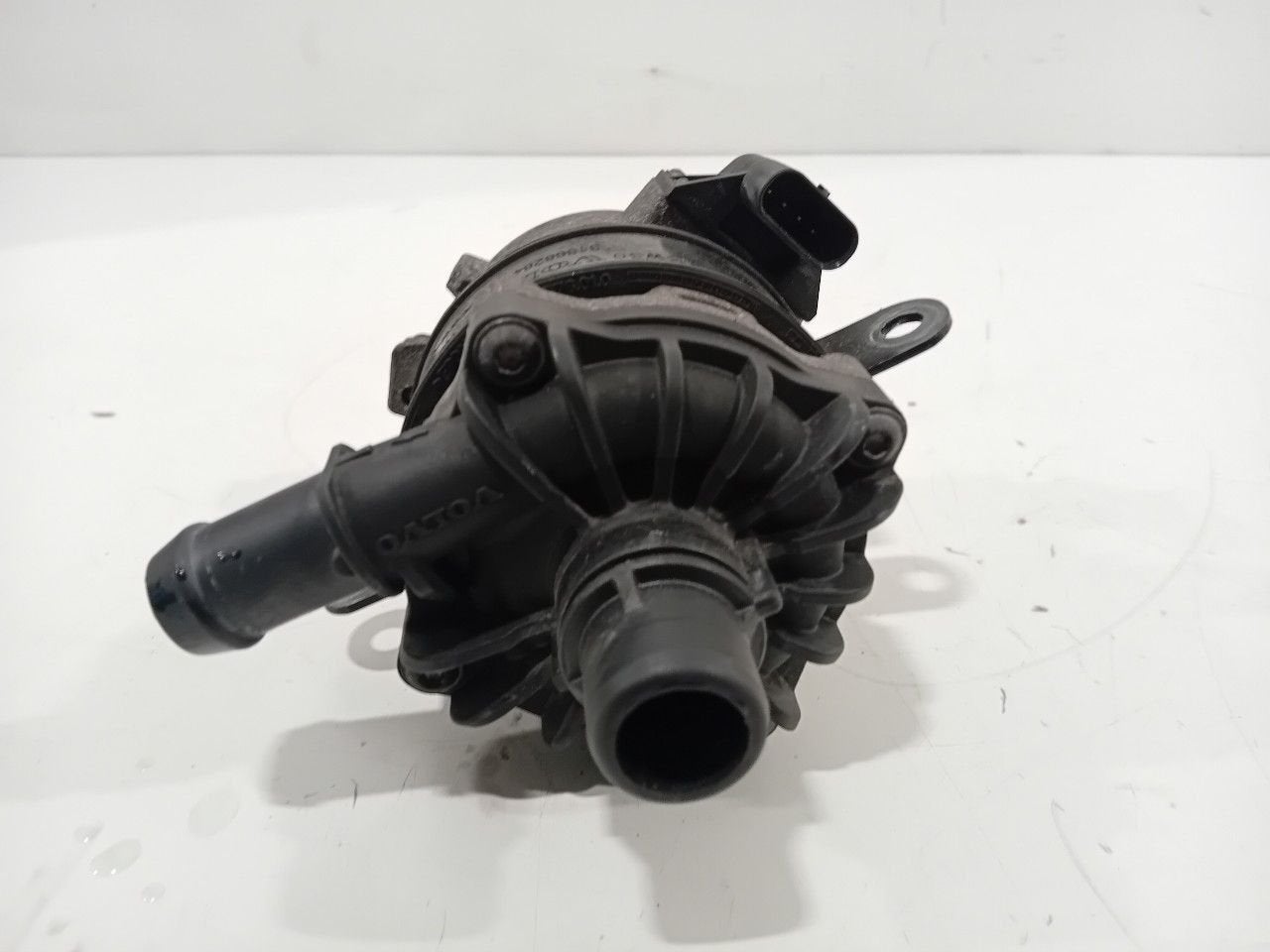Waterpomp Volvo XC90, Onderdelen@venauto.nl, Van der Ven Autorecycling B.V., Gebruikt, Ettenseweg 76, 4706 PB Roosendaal, The Netherlands