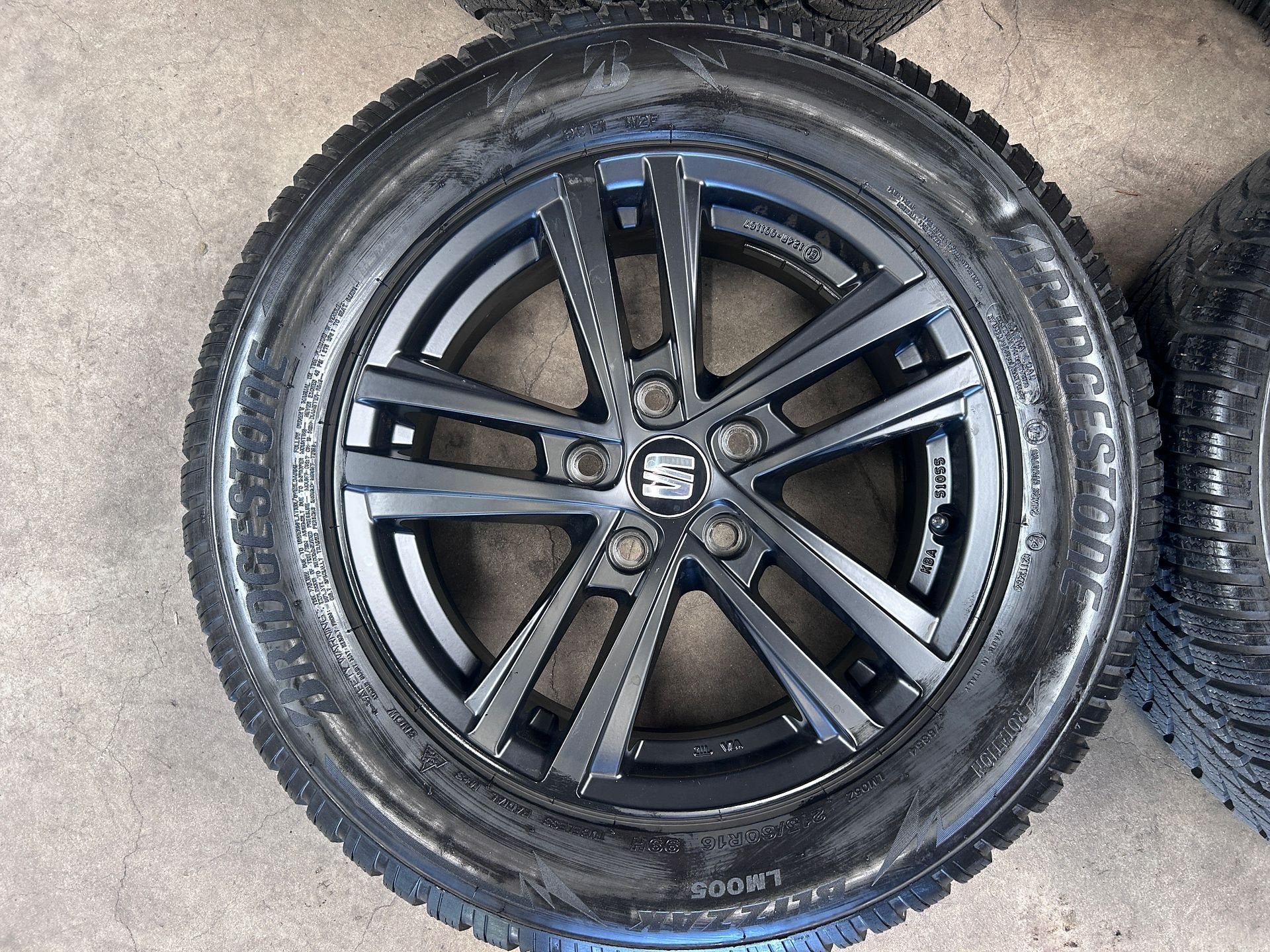 diversen originele velgen + winterbanden Seat Ateca, -, Banden en Velgen, Gebruikt, 215 mm