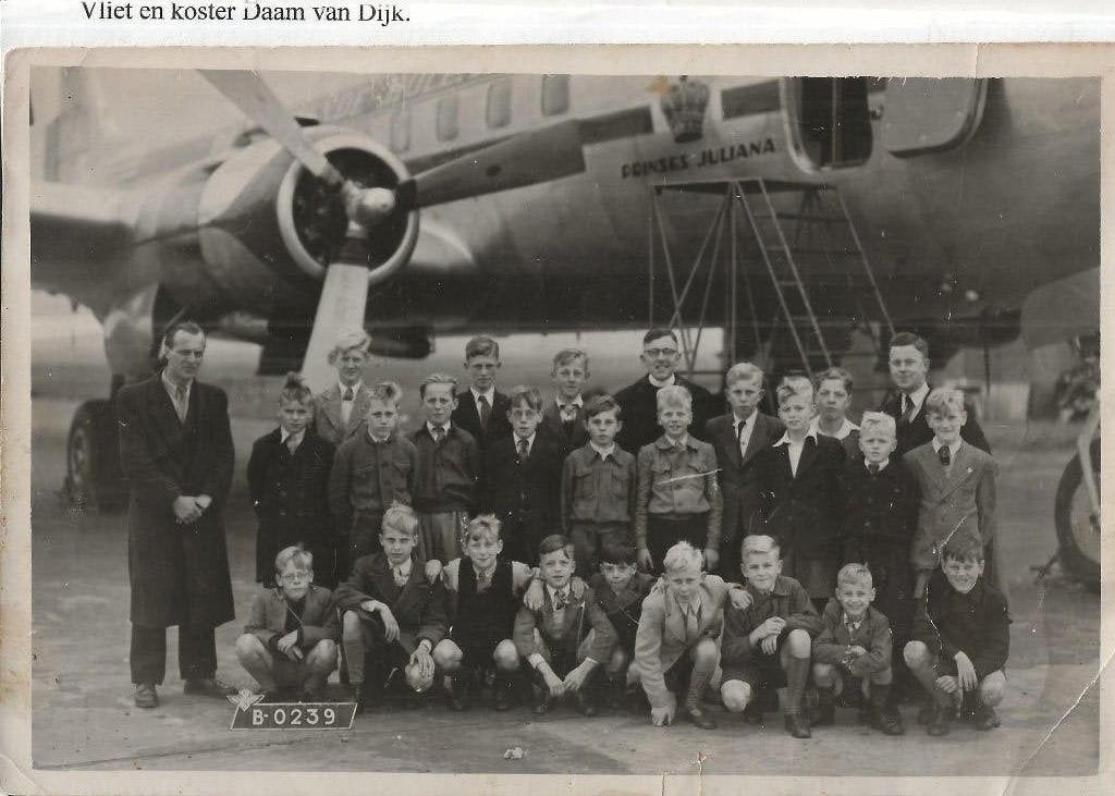 Poeldijk Klassefoto Bartholomeusschool voor vliegtuig 1949, Ophalen of Verzenden, 1940 tot 1960, Ongelopen, Zuid-Holland