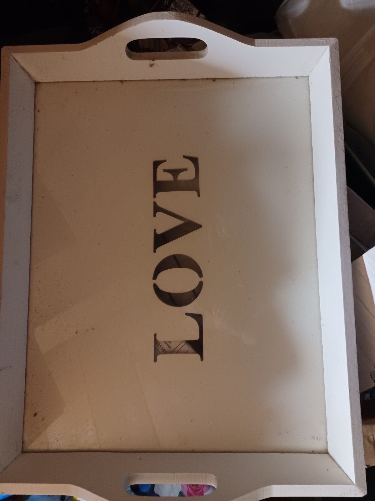 Dienblad met 'LOVE' opdruk en glazen plaat, Gebruikt, Met afbeelding/tekst, Ophalen of Verzenden, Glas
