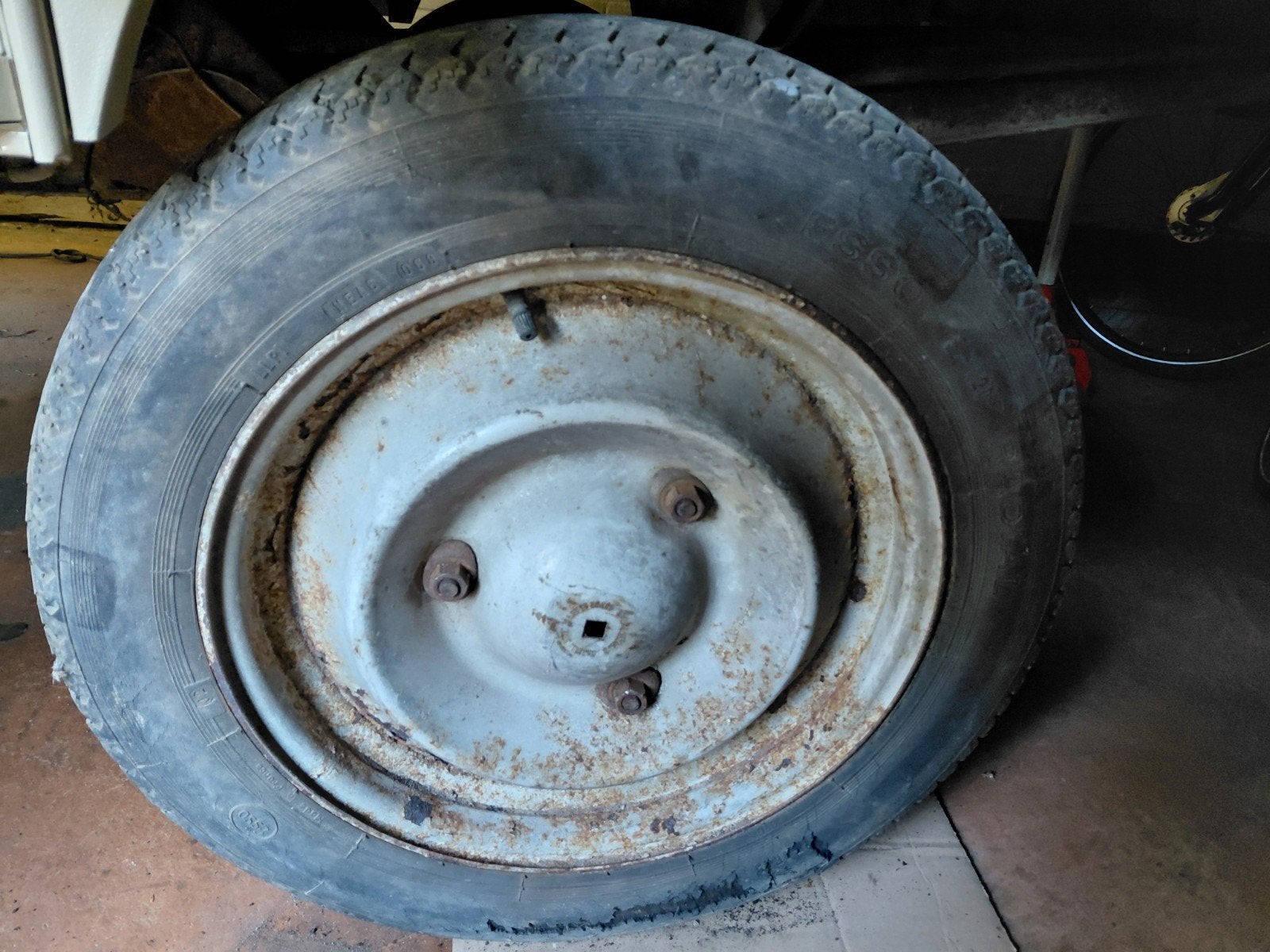 2cv ak400  besteleend banden met velg mt 135, Ophalen