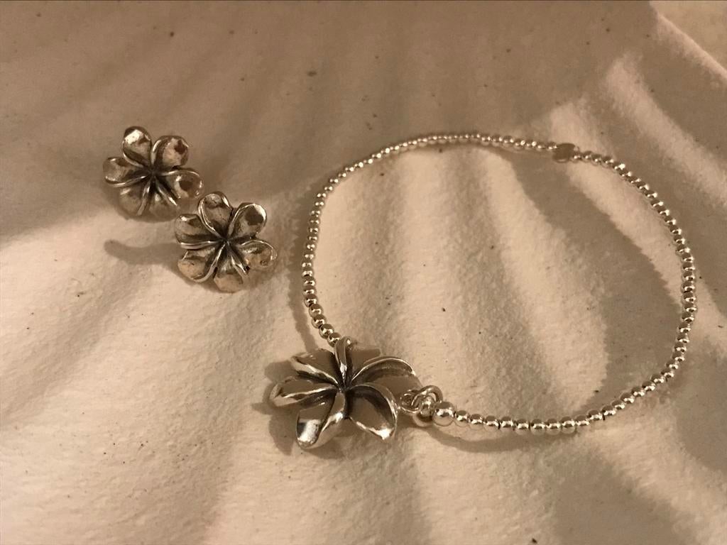 NIEUW! GIRLS LOVE SPORTS zilver armband bloem FRANGIPANI, Nieuw, Girls love Sports, Ophalen of Verzenden, Met bedels of kralen