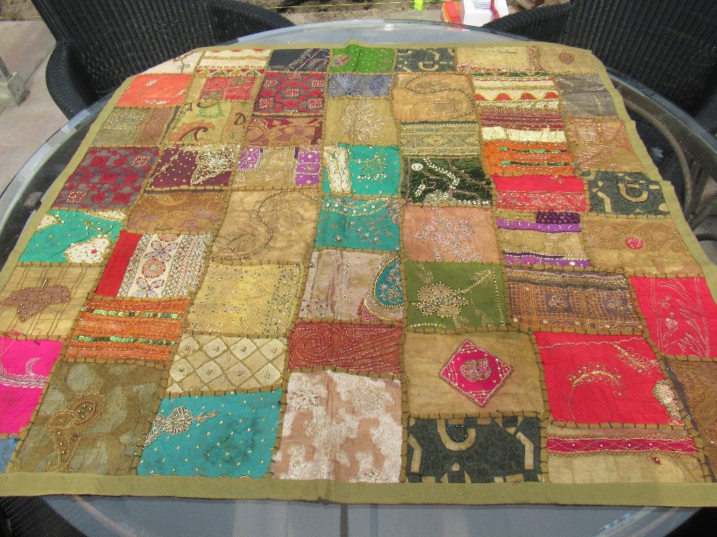 TAFELKLEED uit India 100x100 cm kleurig gevoerd € 45, Ophalen of Verzenden