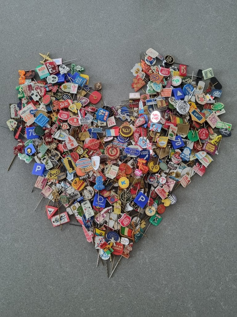 heel veel speldjes uit de 60-er jaren - reclamespeldjes, Verzamelen, Speldjes, Pins en Buttons, Gebruikt, Ooststraat 13, Kapelle