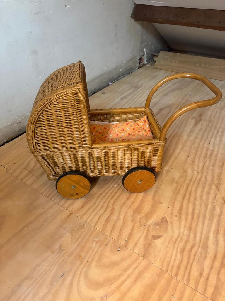 Poppenwagen riet, Kinderen en Baby's, Ophalen, Zo goed als nieuw, Jongen of Meisje