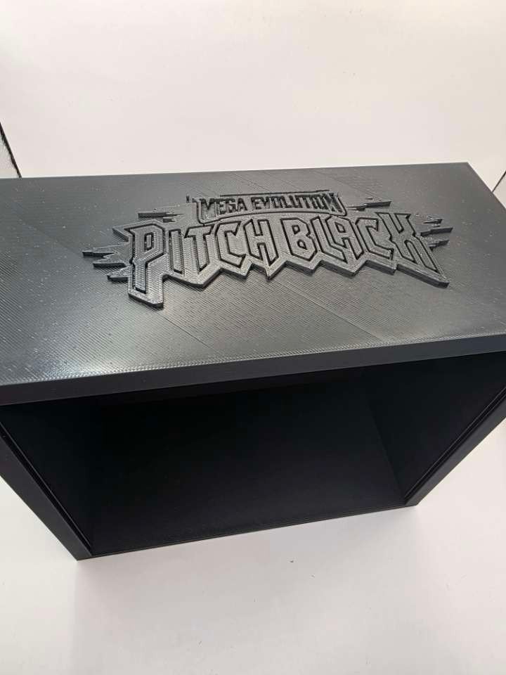 Pokémon TCG ETB Display Case – Mega Evolutions: Pitch Black, Ophalen of Verzenden, Zo goed als nieuw, Overige typen