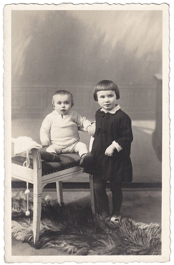 Foto - Twee Kinderen Kind Baby Stoel - Studio Gouda, Gebruikt, Foto, Ophalen of Verzenden, Voor 1940