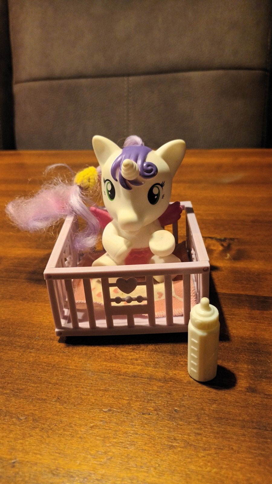 My Little Pony baby eenhoorn met box en flesje, Ophalen of Verzenden, Zo goed als nieuw, Meisje