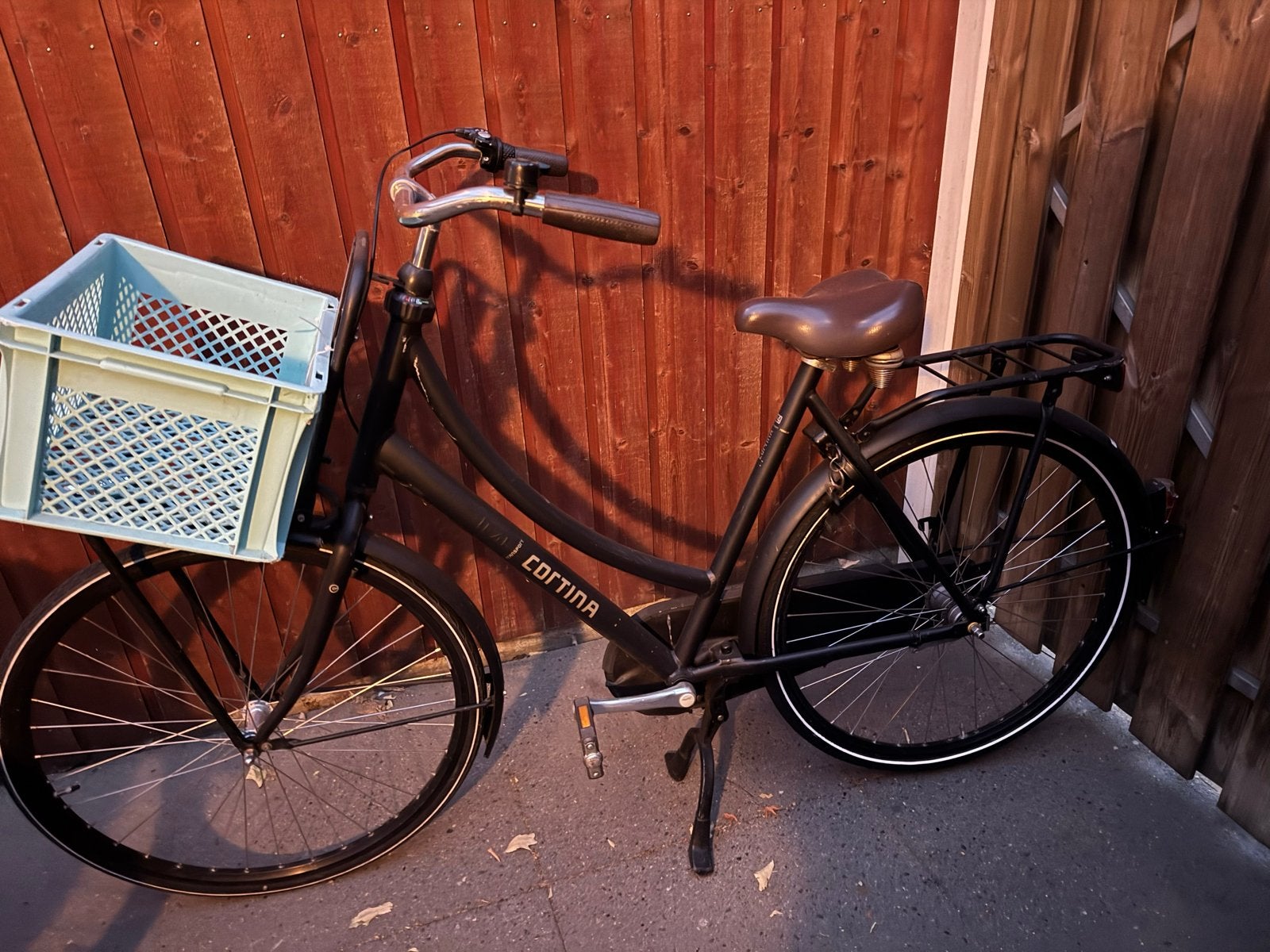 28 inch fiets met krat en terugtraprem, Terugtraprem, Ophalen, Overige merken, 53 tot 56 cm
