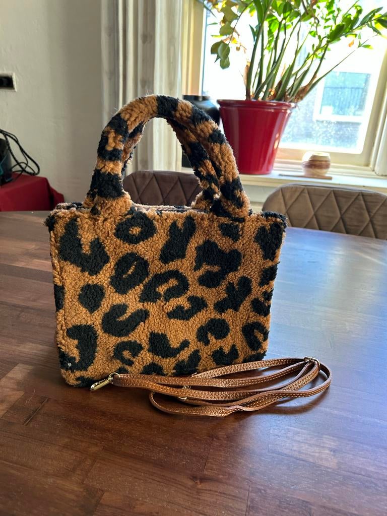 Teddy panterprint handtasje met lange schouderband, Sieraden, Tassen en Uiterlijk, Tassen | Damestassen, Ophalen of Verzenden