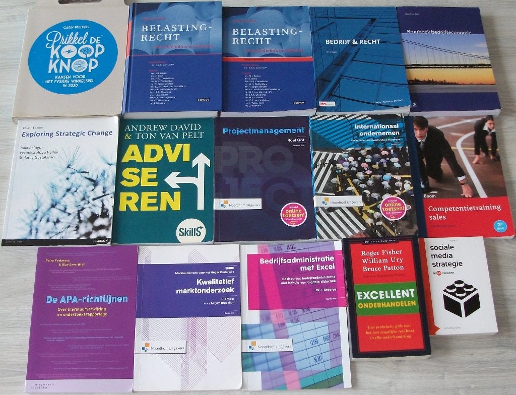 HBO *** ACCOUNTANCY/ECONOMIE/FISCAAL/ORM/SBRM *** 11 boeken, Ophalen of Verzenden, Zo goed als nieuw, Management